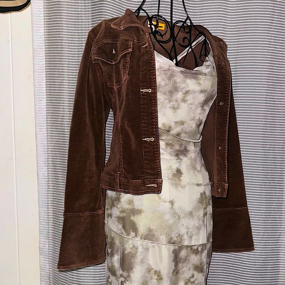 Vintage brown corduroy jean jacket with long bell sleeves. - Picture 4 of 6